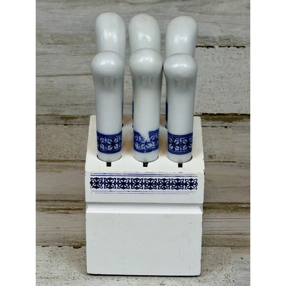Vtg Floral Blue & White Ceramic Handle Spreader Knives w/ Wood Block Cottage - Picture 1 of 8
